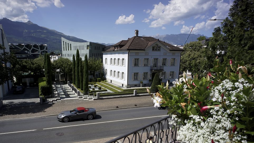 Vaduz_poli_Switzerland_AP_Photo_Michael_Sohn