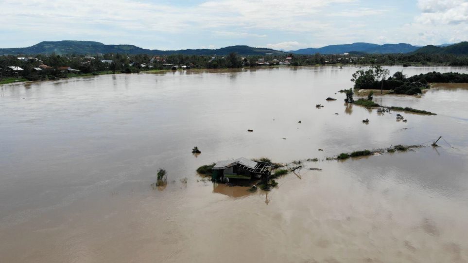 Vietnam_plimires_AP_Photo_Hau_Dinh
