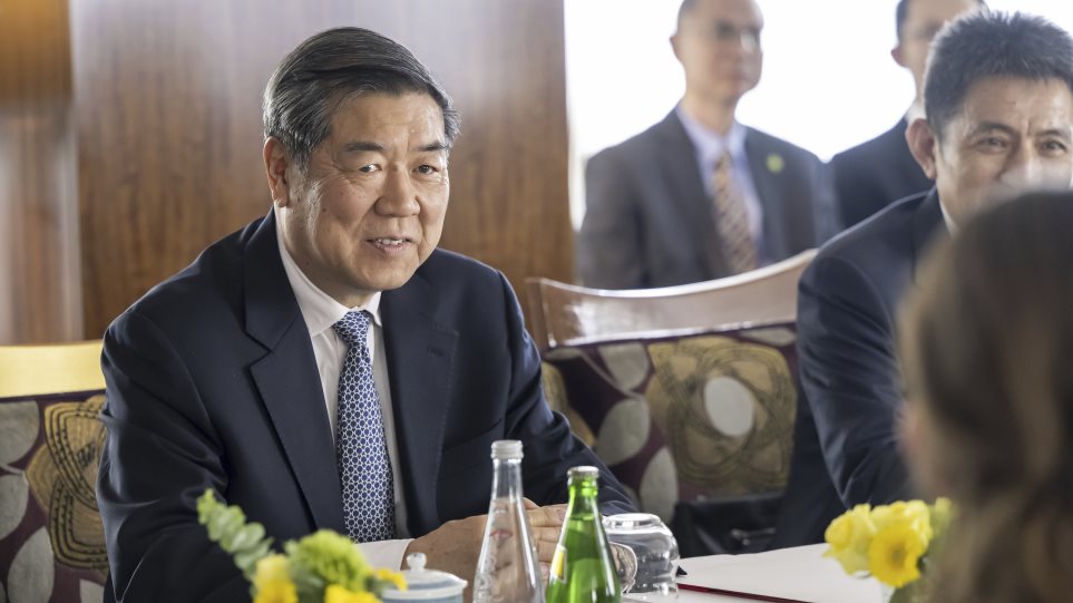 Xe_Lifgen_kina_AP_Photo_Martial_Trezzini