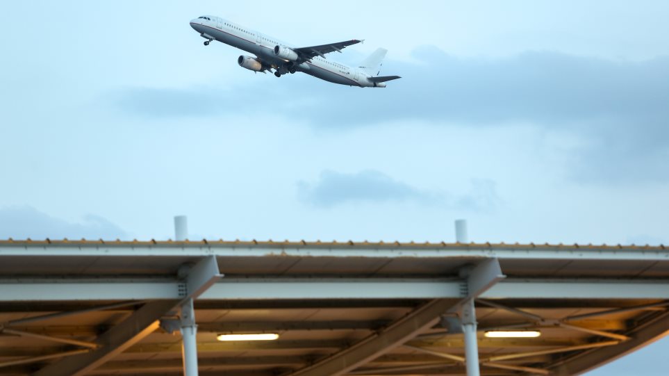 aeroplano_aerodromio_int