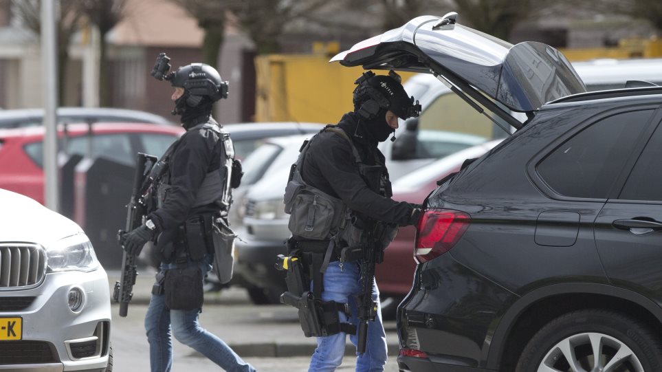 antitromokratiki_ex_AP_Photo_Peter_Dejong