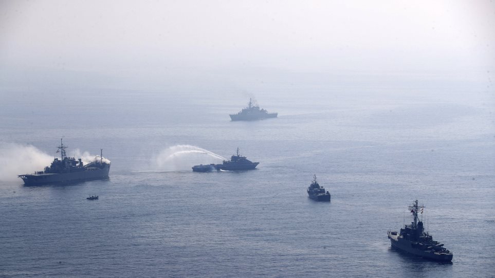 askisi_naftiku_fruron_epanastasisAp_Photo_Iranian_Army_