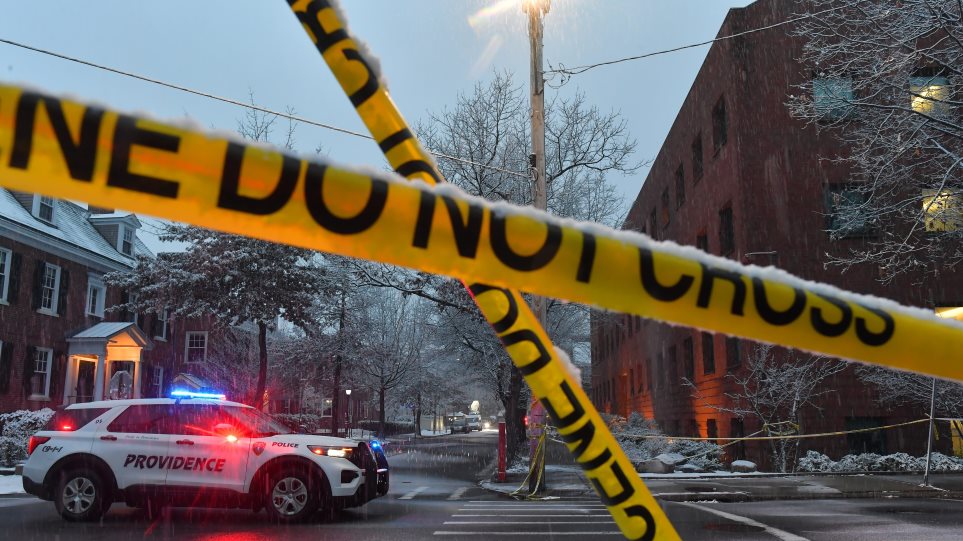 astinomia_brown_epithesi_AP_Photo_Steven_Senne