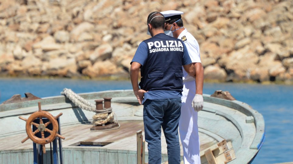 astinomikos_limenikos_italia_AP_Photo_Carmelo_Imbesi