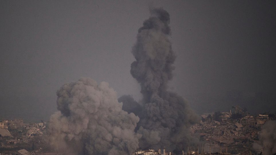 bomba_gaza_AP_Photo_Leo_Correa
