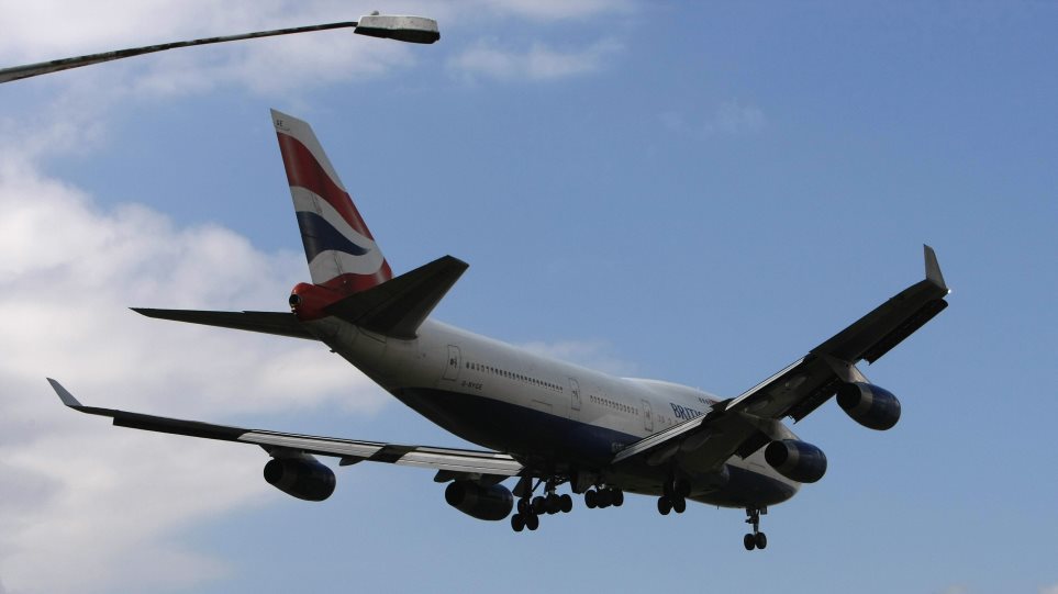 british_aeroplano_AP_Photo_Alastair_Grant