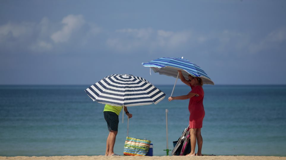 diakopes_turistes_exoteriko_AP_Photo_Joan_Mateu