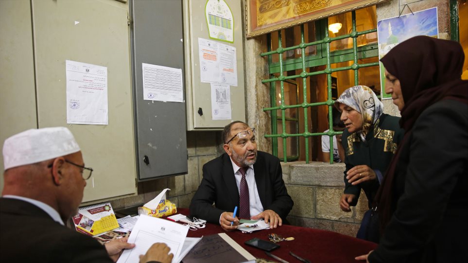 dimarxos_xevronas_AP_Photo_Nasser_Shiyoukhi