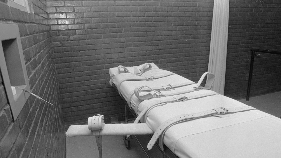 ektelesi_eneseis_AP_Photo_Ed_Kolenovsky