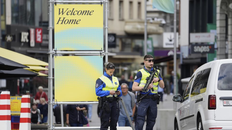 elveia_astinomia_AP_Photo_Martin_Meissner