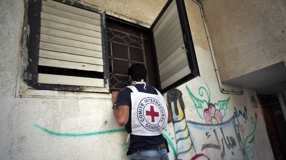 erithros_stavros_ergazomenos_AP_Photo_Khalil_Hamra