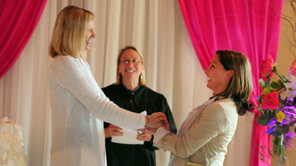 gamos_ginekes_AP_Photo_Steve_Dykes