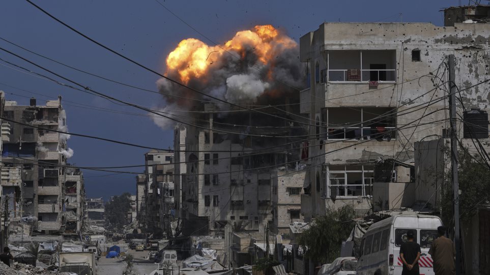 gaza_bomba_AP_Photo_Jehad_Alshrafi