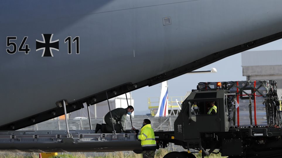 germaniko_polemiko_aeroskafos_AP_Photo_Armando_Franca