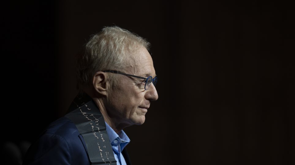 grossmsn_AP_Photo_Peter_Dejong
