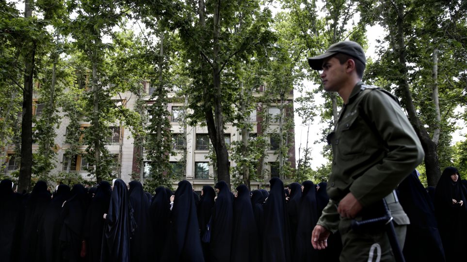 iran_astynomos_AP_Photo_Ebrahim_Noroozi