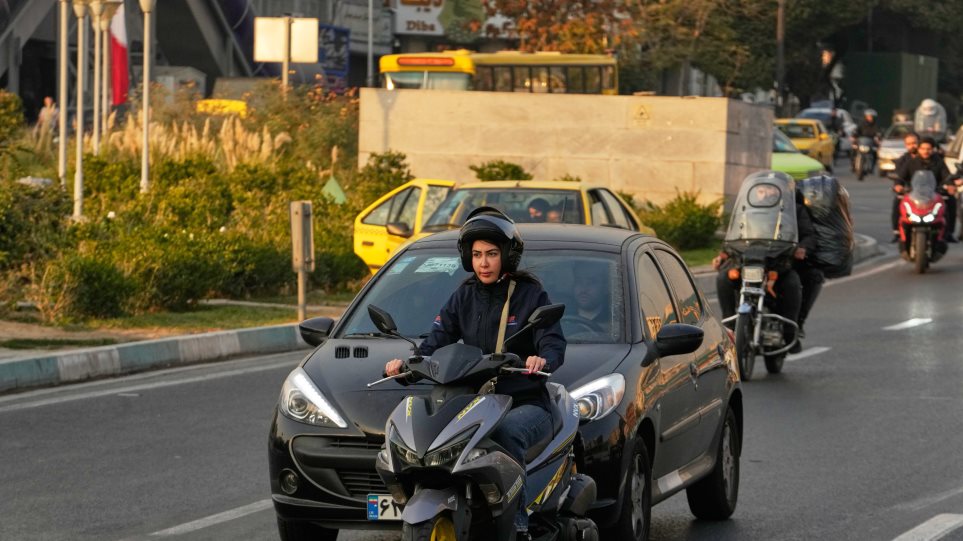 iran_gineka_mixanaki_AP_Photo_Vahid_Salemi