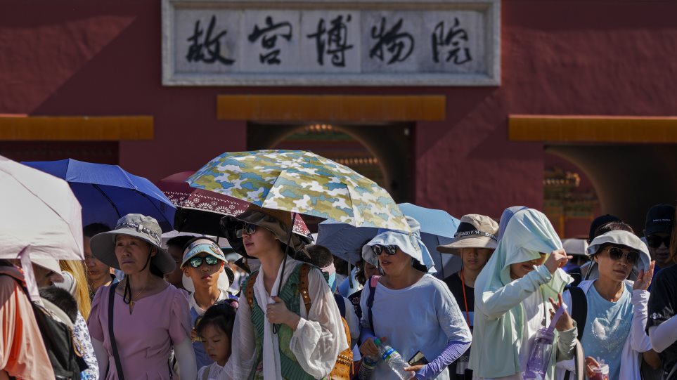 kina_zesti_AP_Photo_Andy_Wong