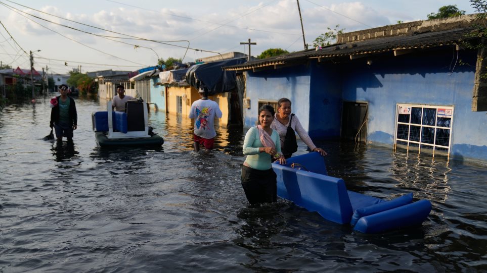 kolomvia_Plimires_AP_Photo_Fernando_Vergara