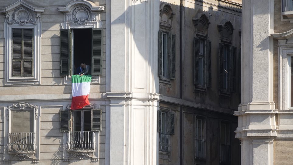 ktirio_italiki_simea_AP_Photo_Gregorio_Borgia