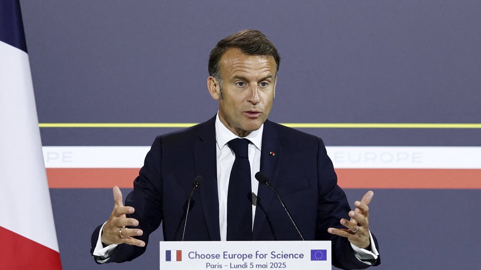 macron_Gonzalo_Fuentes_Pool_via_AP