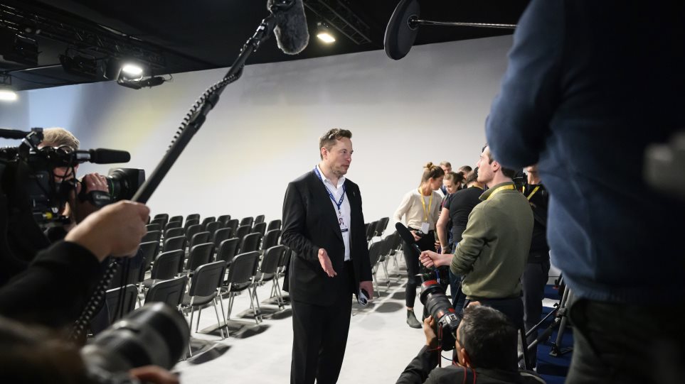 musk_Leon_Neal_Pool_Photo_via_AP