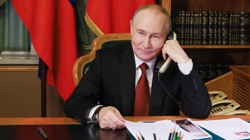 putin_tilefono_Mikhail_Metzel__Sputnik__Kremlin_Pool_Photo_via_AP