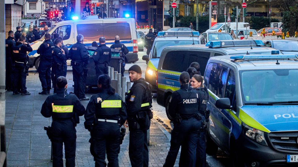 rosia_astinomia_dikastirio_AP_Photo_Michael_Probst