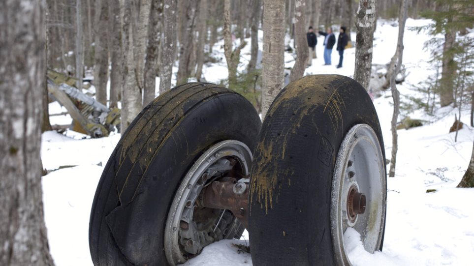 sintrivi_aeroplano_rodes_AP_Photo_Robert_F__Bukaty