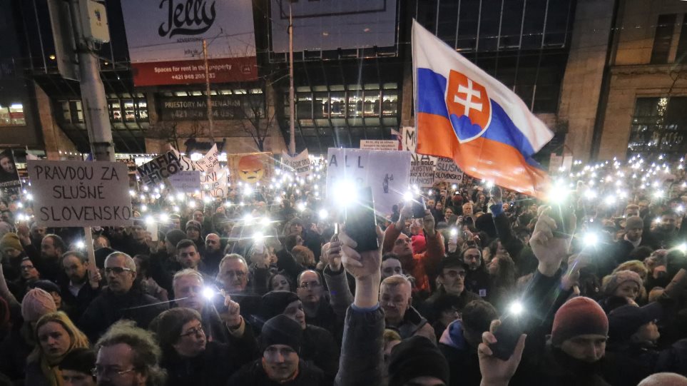 slovakia_diadilosi_AP_Photo_Ronald_Zak