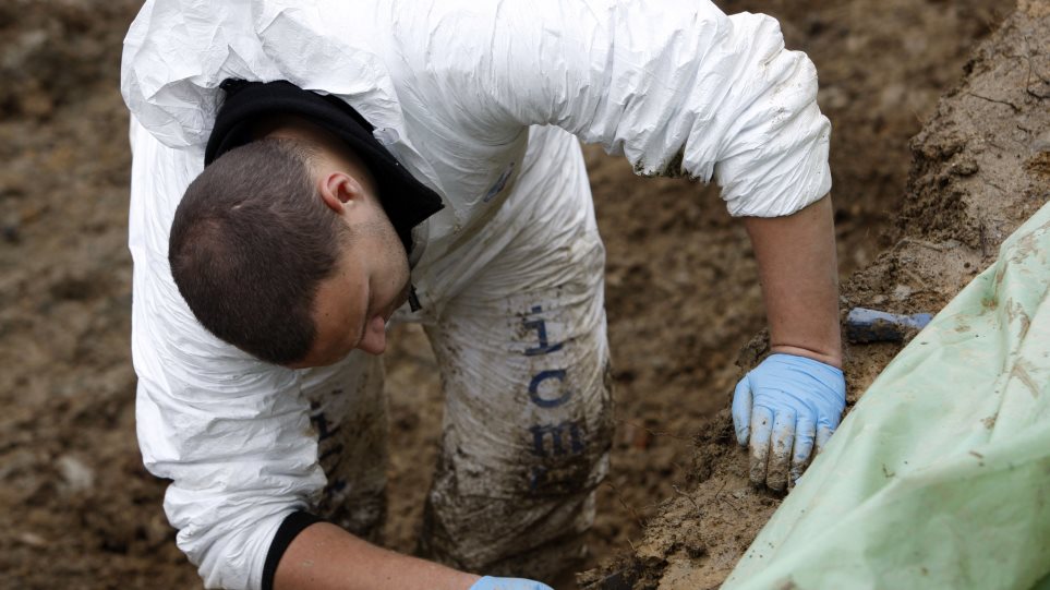 tafos_AP_Photo_Amel_Emric