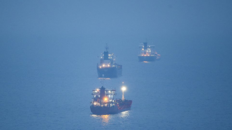 tanker_dexamenoplio_Vosporos_AP_Photo_Emrah_Gurel