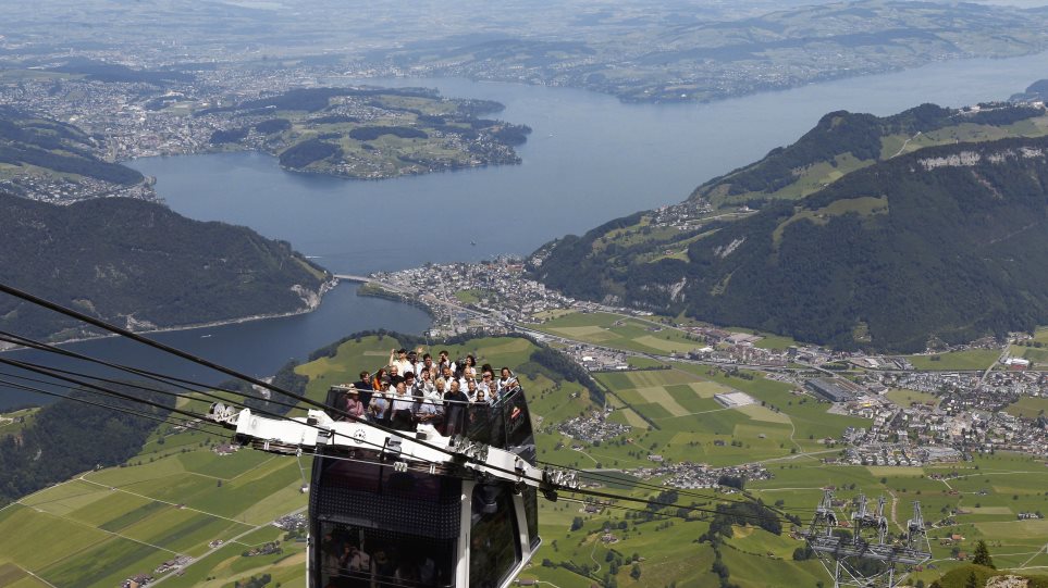 teleferik_elvetia_AP_Photo_Keystone__Urs_Flueeler