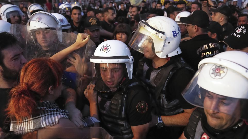 turkia_diadilosi_AP_Photo_Francisco_Seco
