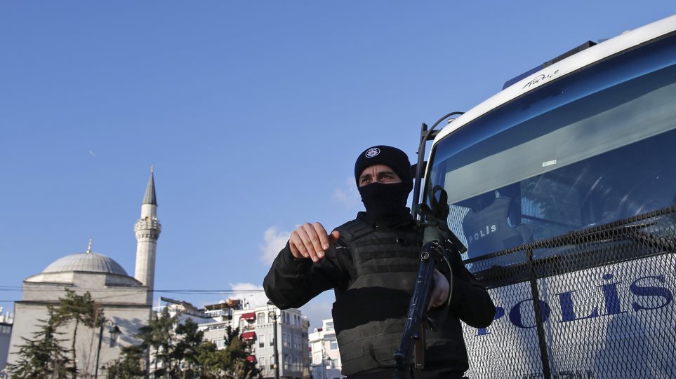 turkiki_astinomia_AP_Photo_Emrah_Gurel