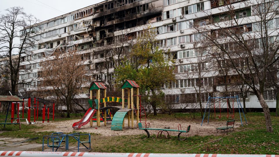 ukr_polikatikia_bomba_AP_Photo_Evgeniy_Maloletka