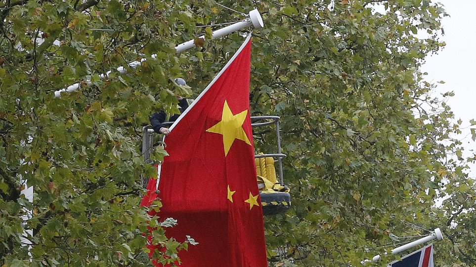 vretania_kina_simees_AP_Photo_Frank_Augstein