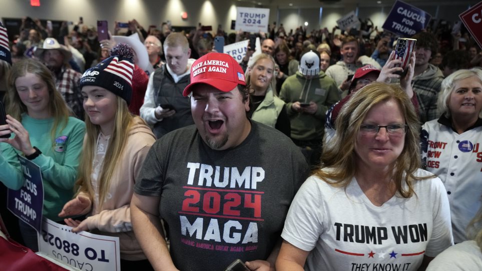 ypostiriktes_trump_AP_Photo_Andrew_Harnik