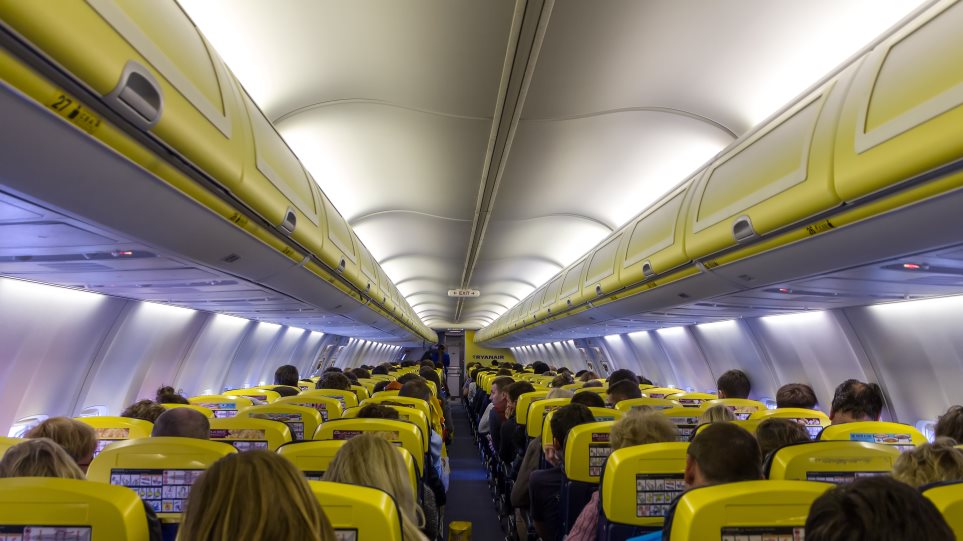 Epivates_aeroplano_ptisi_Ryanair