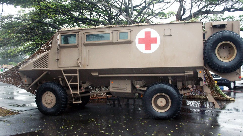 South_African_Military_Health_Service_Mfezi_ambulance__32892567252_