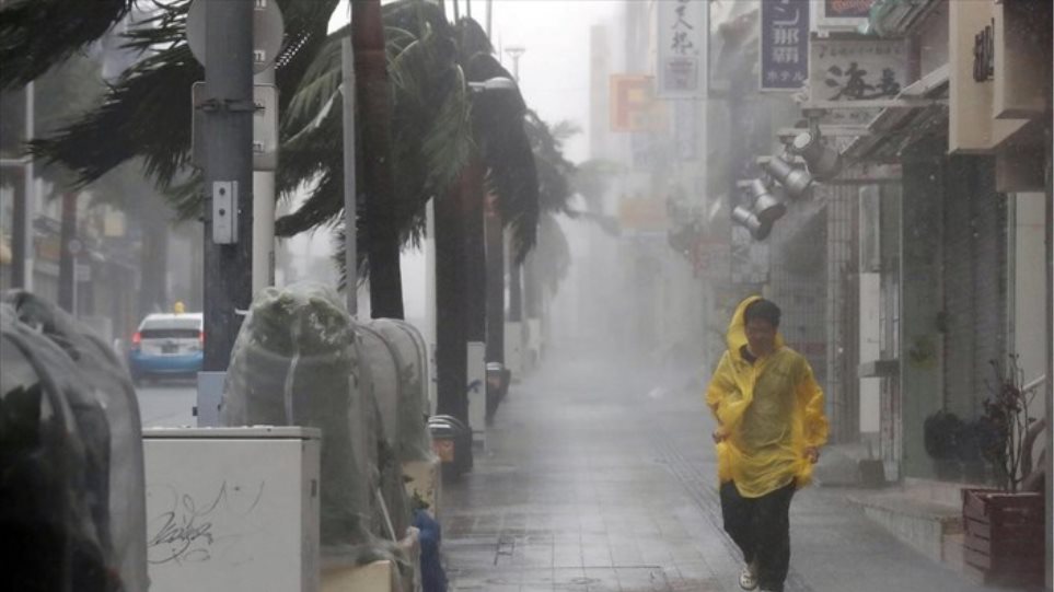  Ο τυφώνας Τάπαχ απειλεί την Ιαπωνία- Εκατοντάδες πτήσεις ακυρώθηκαν