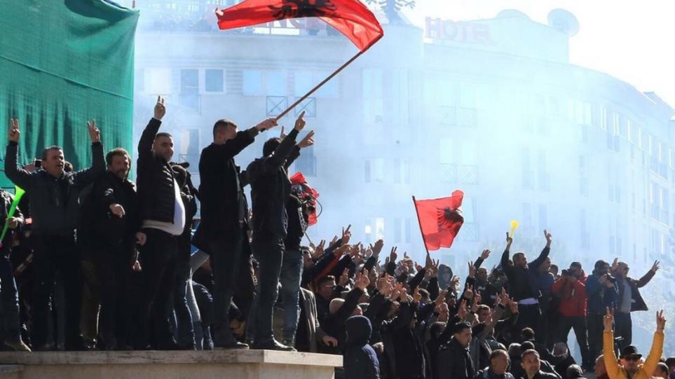  Αλβανία: Νέα συγκέντρωση μπροστά στο κτίριο της κυβέρνησης διοργανώνει η αντιπολίτευση