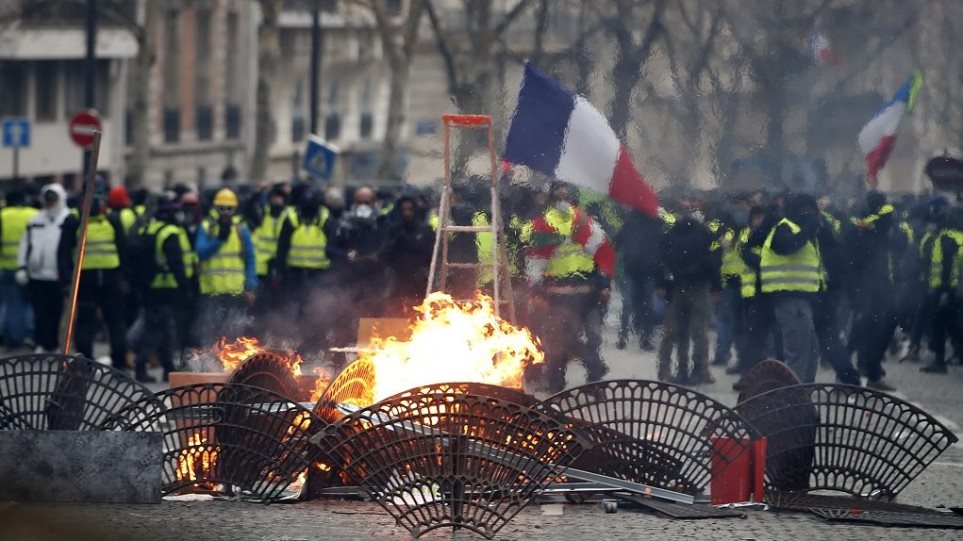Γαλλία: Επεισόδια μεταξύ αστυνομικών και "Κίτρινων Γιλέκων" στο Παρίσι