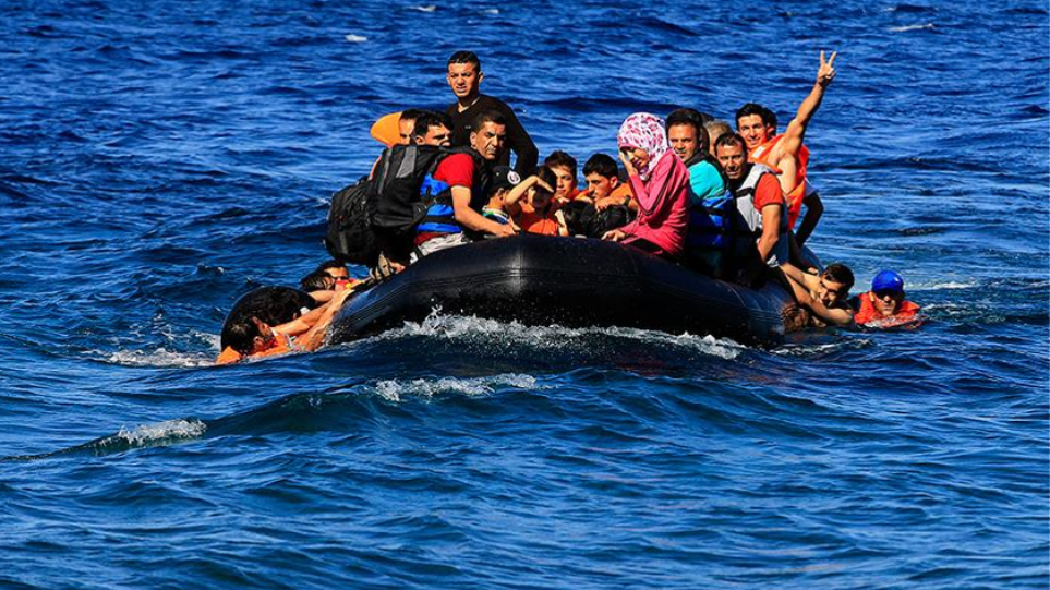 Μυτιλήνη: Βάρκα με 32 πρόσφυγες και μετανάστες σε παραλία του νησιού
