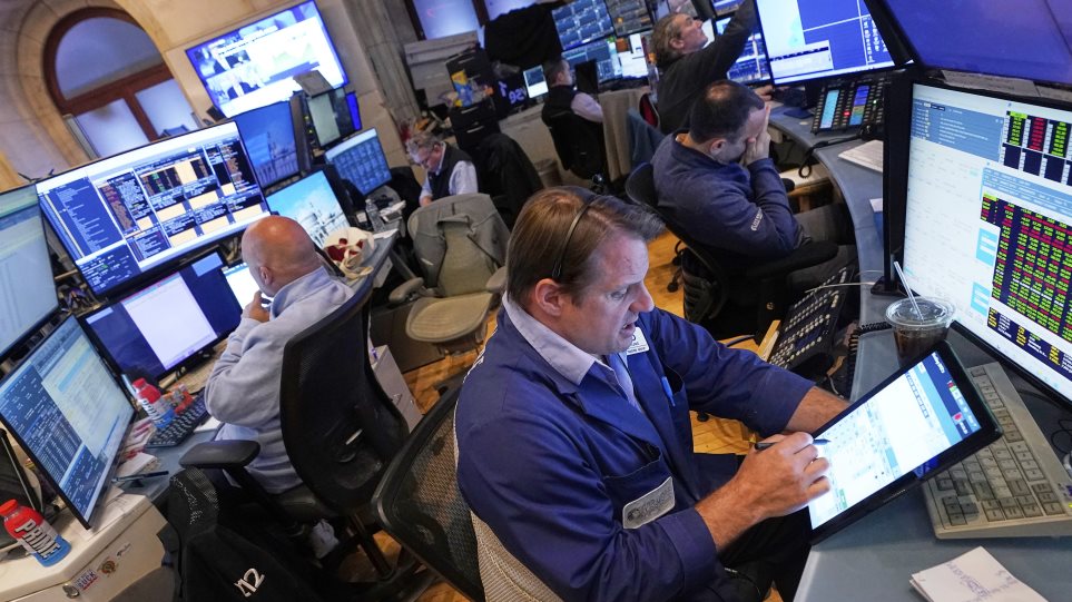 AP_IPA_Xrimatistirio_Wall_Street_Richard_Drew