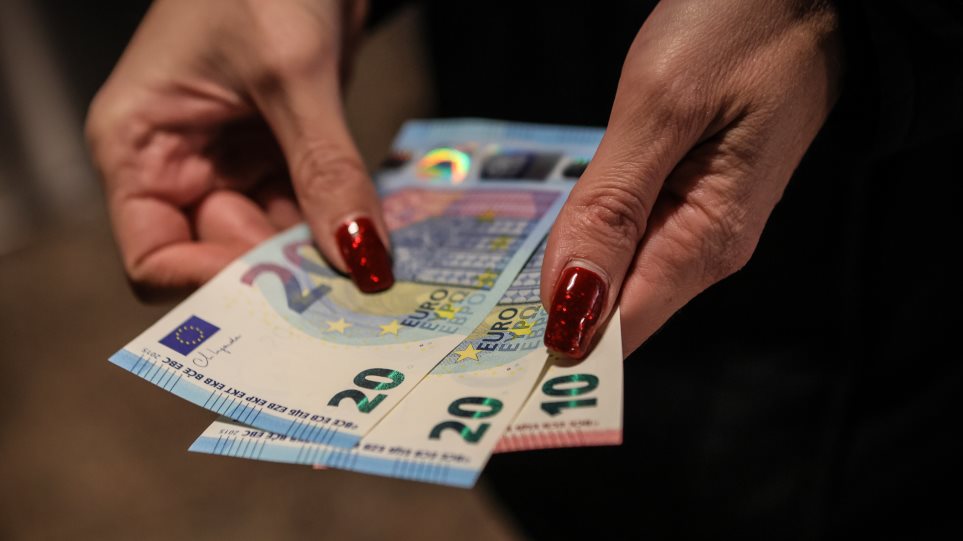 AP_Xeri_Xartonomismata_EVRO_Valentina_Petrova