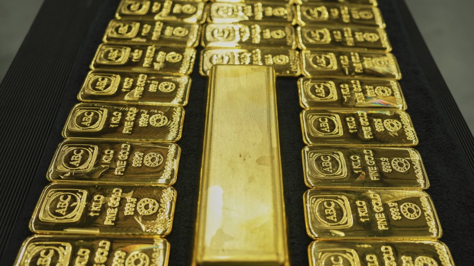 AP_Xrisos_Ravdi_Mark_Baker