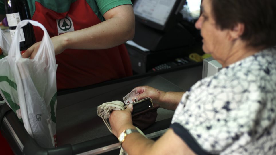 super_market_psonia_pliromi_tamio_AP_Photo_Francisco_Seco