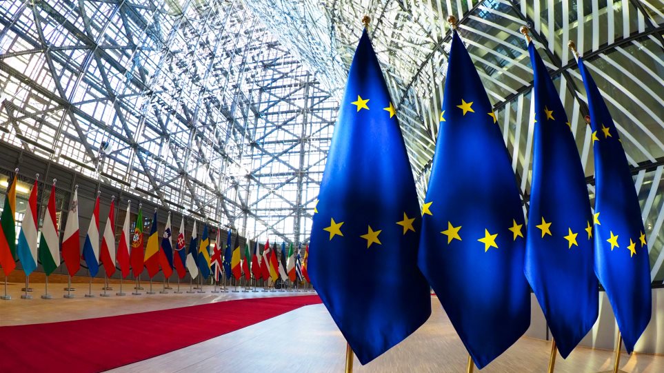Οι Ευρωπαίοι υπουργοί Υγείας θα συζητήσουν το ενδεχόμενο περιορισμού των μη αναγκαίων ταξιδιών στην Ευρώπη        