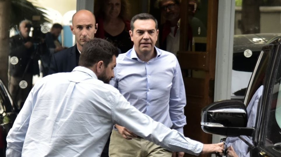 Tsipras_INT_grafia_SIRIZA_Kumunduru1